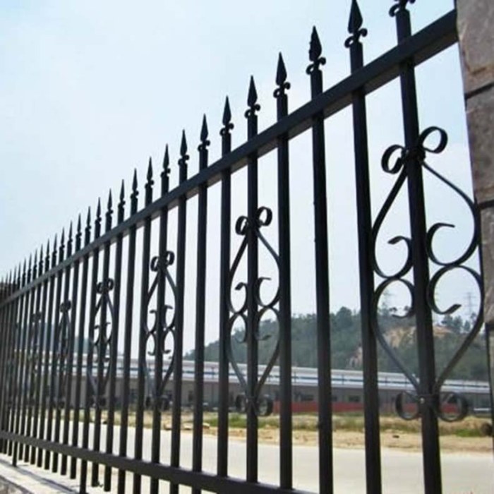 阿勒泰铁艺护栏用铁艺勾勒艺术