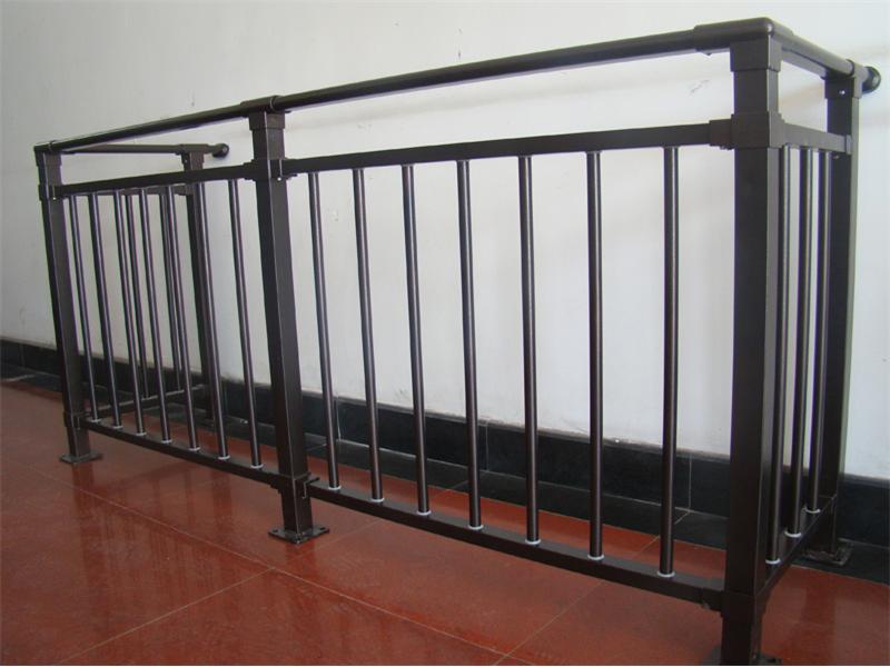 新疆阿勒泰铁艺护栏锻打铁艺有什么特质？