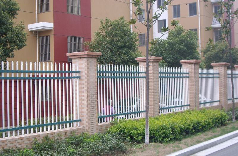 选择合适的新疆阿勒泰小区护栏需要考虑哪些方面