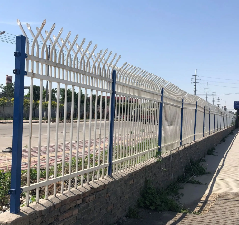 道路锌钢护栏的未来发展前景