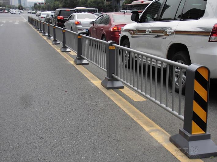 道路护栏安装